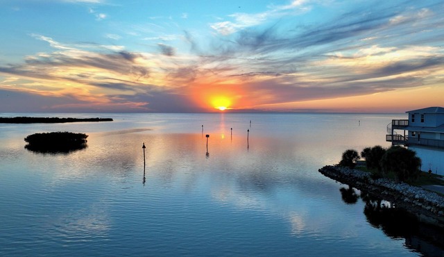 Fisherman’s Paradise With Dock, Amazing Views with Dolphins and Manatees! in Spring Hill