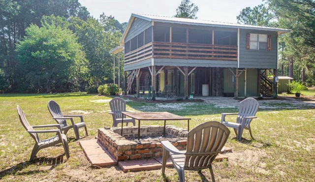 Fishing Pond & Screened Deck 'Mourning Dove Lodge'