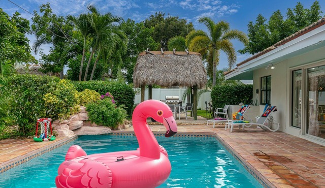 FL Luxury! 4BR/2.5BA/Kng Ste,Htd Amazing Pool,Tiki Hut & Fire Pit -Walk to Beach