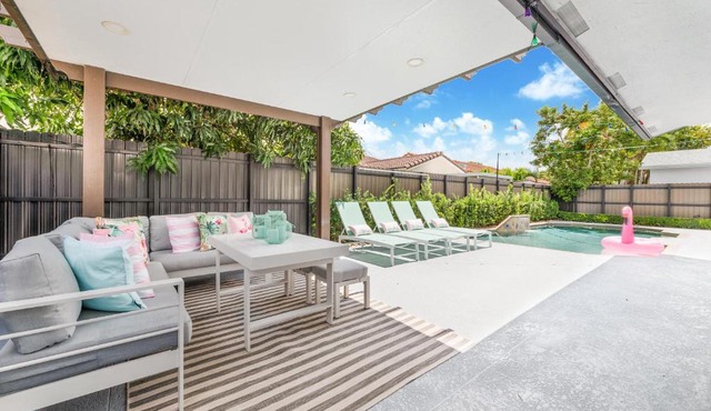 Flamingo Beach Escape -5 Bedrooms- Htd Pool, Game Room, Baby Items , BBQ