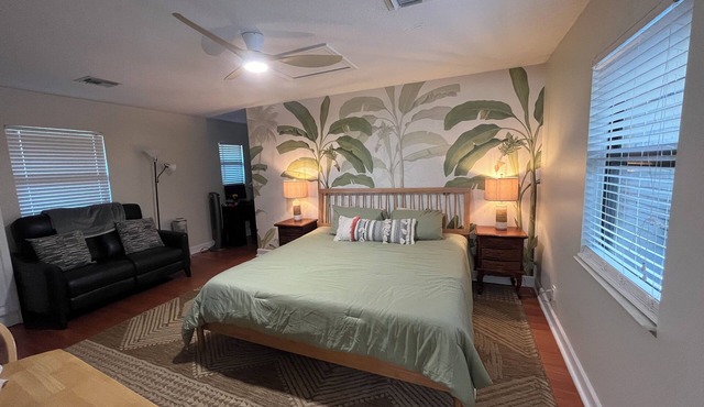 Florida-Themed studio Apartment in Wellington