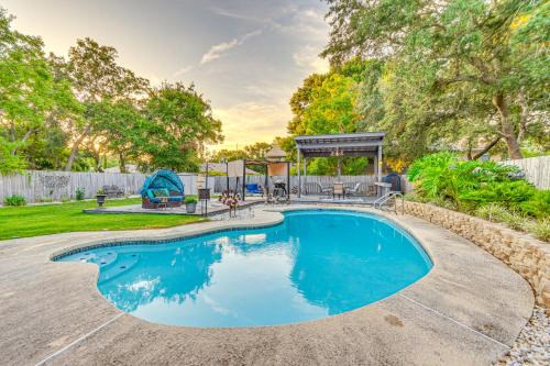 Fort Walton Beach Home w/Pool: 5 Mi to Beach!