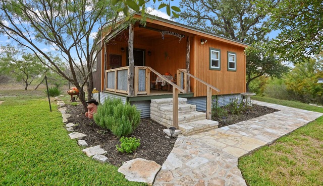 Fredericksburg, TX Cabin - River Access - Romantic Getaway