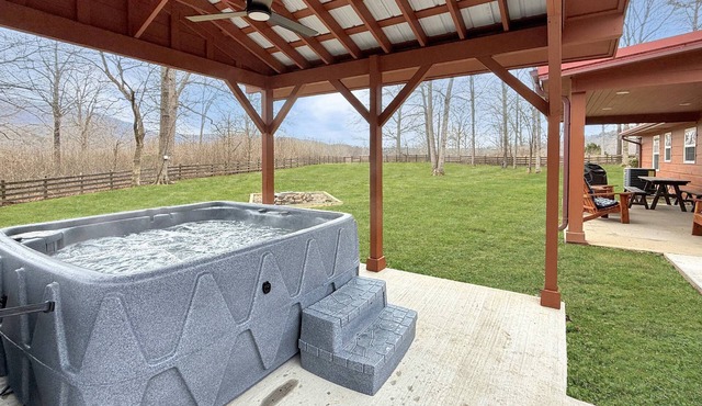 Free Ruby Falls Ticket & More -Hot tub-3 acres-5 min walk to lake fishing-15 min Cloudland Canyon
