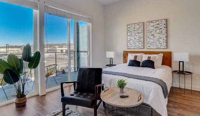 Frontdesk | Modern Studio close to Highland Park in Birmingham