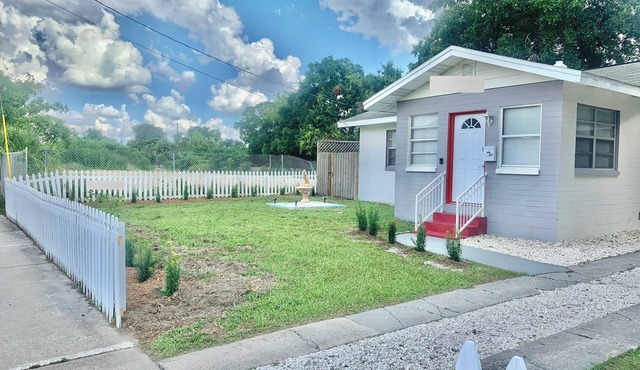 Full House with Big Fenced Backyard, Washer & Dryer and Pet-Friendly.