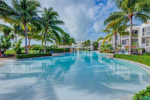 FULL TIME LIC Mgr - MODERN 3 BED 4 BATH VILLA - UPSCALE OCEANFRONT RESORT - INDOOR PICKLEBALL - SPEAKEASY!