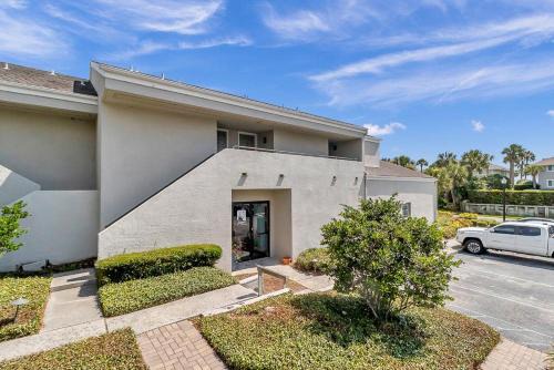 Fun in the Sun - Coastal studio w pool access