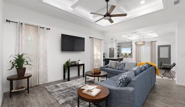 Furnished 3BR/2BA Monthly King Bed Workspace + Backyard Near Hospitals