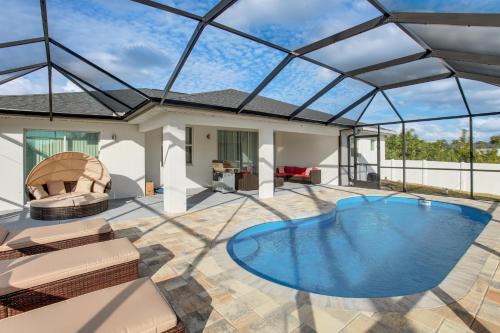 Furnished Lanai & Yard: Comfy Lehigh Acres Getaway