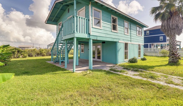 Galveston Vacation Rental: Steps to Sunny Beach!