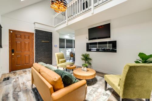 Game Room + Yard: Updated House in Chester!