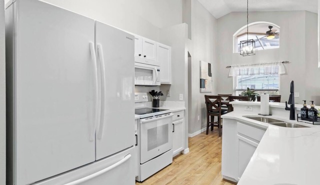 Gated Golf Villa w/Pool near Disney. New owners!