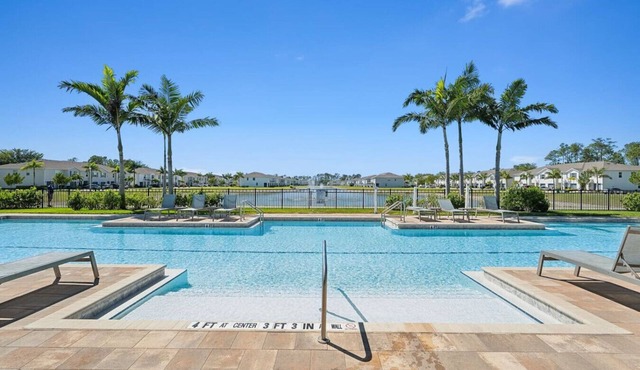 Gated Lake-View | King Suite | Near Naples Beach