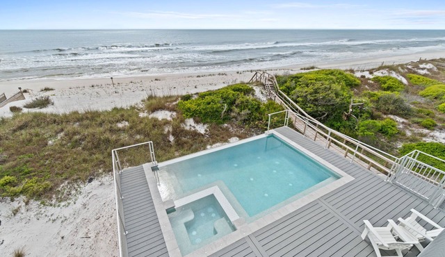 Golden Hour- Gulf front, Private pool & hot tub, Elevator, Pet friendly, Sleeps 9