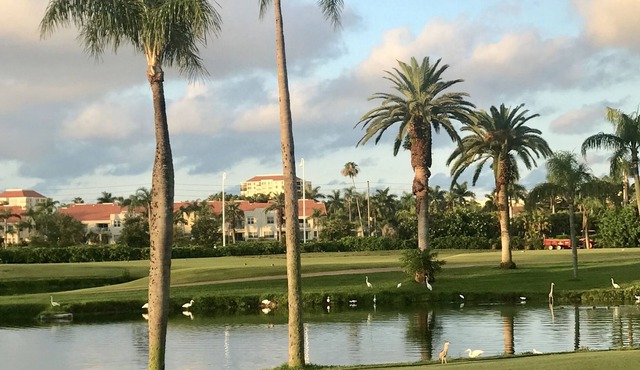 GOLF COURSE VIEW/DESIGNER INTERIOR