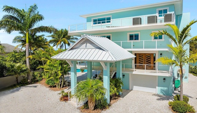 Gorgeous bayfront Snappy Turtle: Spacious 4BR home in Islamorada with open water views!