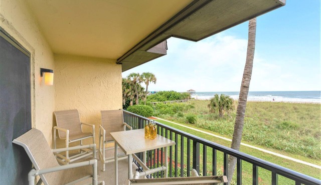 🌴 Gorgeous Direct Oceanfront Condo l Next to Pier l Private Balcony & Heated Pool!