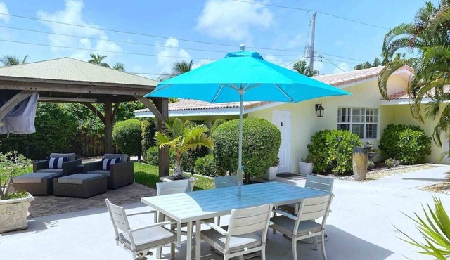 GORGEOUS Family Villa with private pool & outdoor patio!