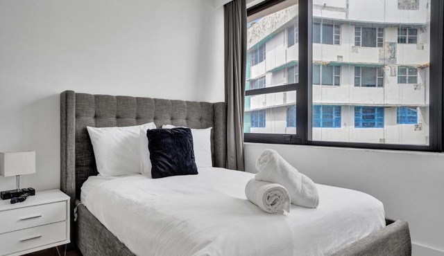 Gorgeous Miami Beach Condo Beach Service 1614