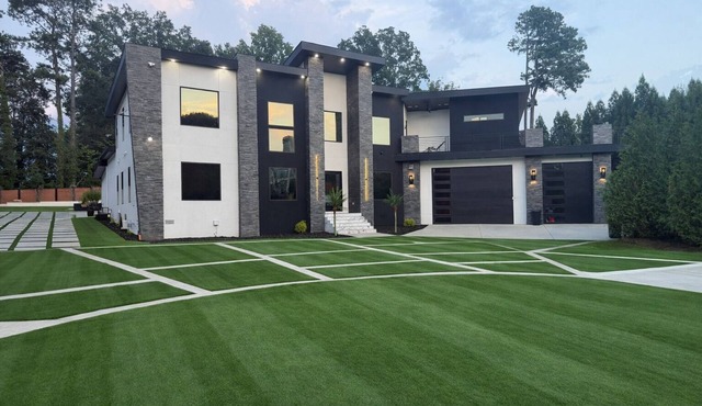 Gorgeous Modern Compound w/private resort backyard & full outdoor kitchen