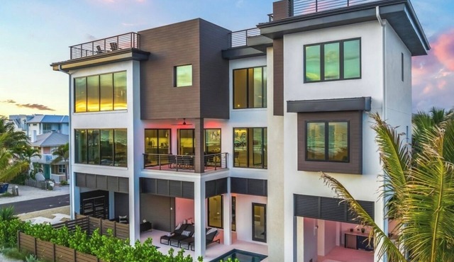 Gorgeous New Beachfront house! Incredible views and rooftop deck!
