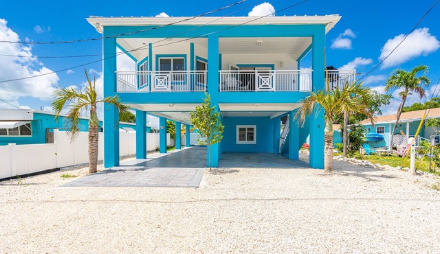 GORGEOUS SEA THEMED 2 STORY HOME W/PRIVATE POOL AND BEACH ACCESS