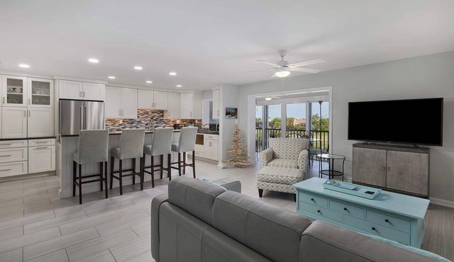 Gorgeous Spanish Cay Residence, Steps to Beach