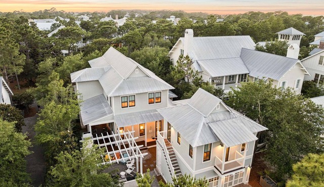 GORGEOUS WaterColor Beach Home w/Carriage House, LSV, 10 Bikes!
