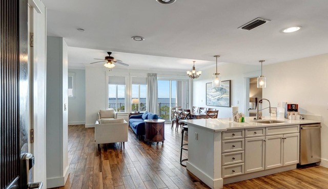 "Grand Comfort: 3BR | 3BA Sanctuary with Three Kings and Sleeper Sofa" at Sandestin Golf and Beach Resort!