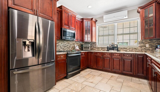 Grand Haven: Spacious 3000ft Family Retreat