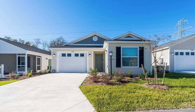Great 3/2 Villages Home with Amenities Access