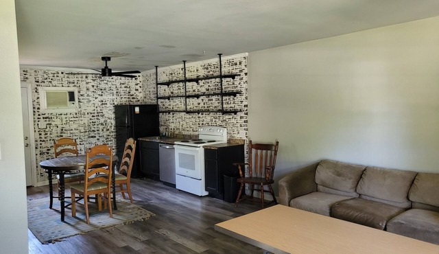 Great Area, 3 blocks to the Bay, just 7 miles to PCB. Lots of parking, Big yard!