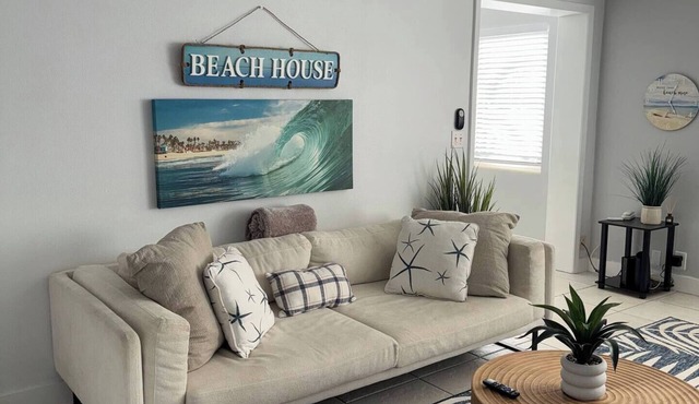 Great location on Holmes Beach! 2 bdrm Condo Steps to the Beach! Heated pool!