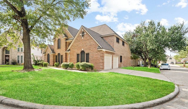 Great Location Spacious Open Floor Plan Pergola Pool Table Games 3,343 sqft