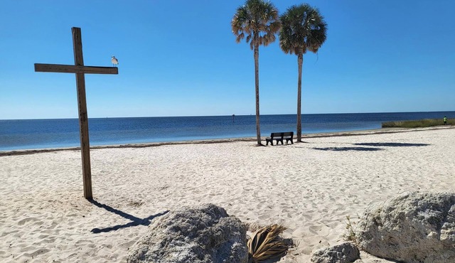 Great RV Lot with shared dock. Deep water access and just minutes from the beach
