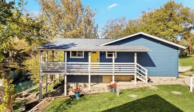 Guadalupe Riverfront | Bunk Room, Kayak+Fire Pit