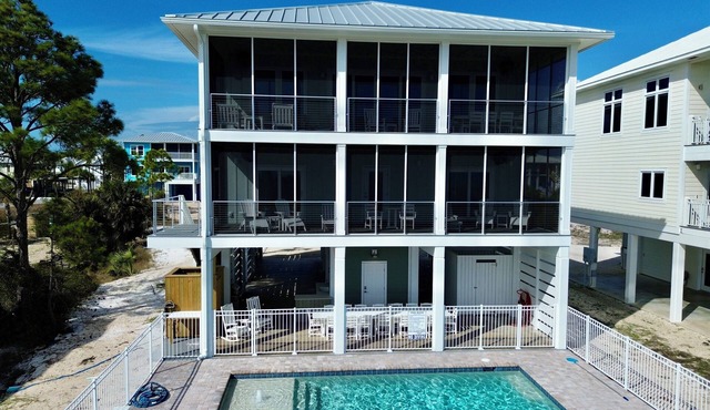 Gulf front, elevator, private pool, outdoor dining, beach gear!