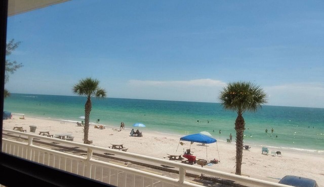 GULF FRONT/POOL 2BR/2B TREASURE ISLAND SUNSET BEACH SUNSET CHATEAU