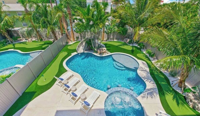 Gulf Views/Steps to Beach/Resort Pool w/Slide/Spa