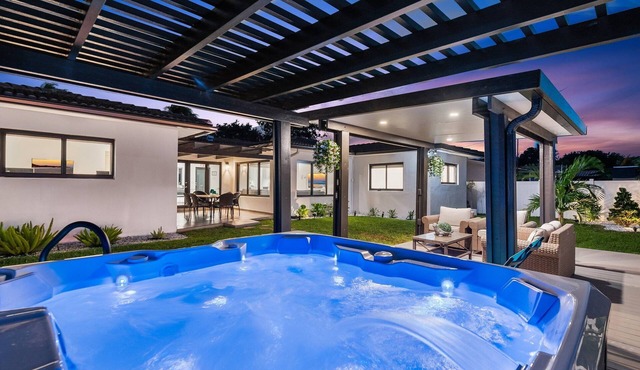 Hallandale Beach | Saltwater Jacuzzi | 3BR Escape! | Near Beach & Aventura + Gulfstream Races