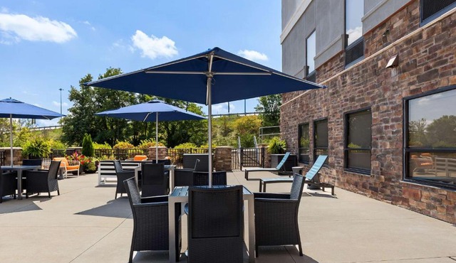 Hampton Inn & Suites Canton