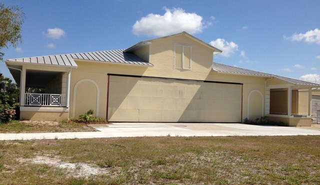 Hangar Home for Seasonal Lease.Mother In Law apartment adjoining. Large Hangar.