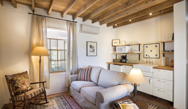 Heart of Santa Fe old adobe casa-Quick walk to Plaza, Railyard and Canyon Rd.