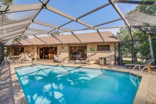 Heated Pool, 3 Mi to Dtwn: Cape Coral Escape!
