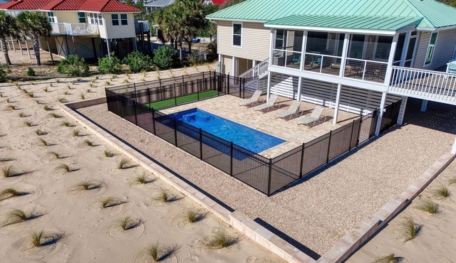 Heated Pool, Dog Friendly Aqua Holic - across from the beach 3 bedroom 2 bath