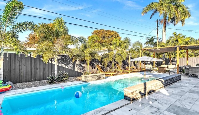 Heated Pool Family Home - 5 beds - 2 bathrooms - 5min to Lauderdale-By-The-Sea & Pompano Beach