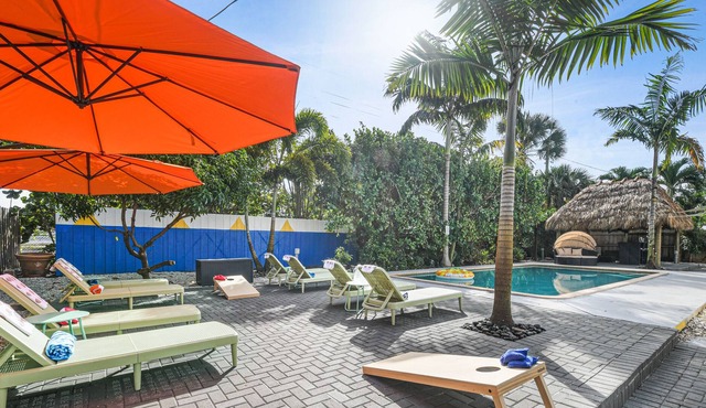Heated Pool | Near Beach | Tiki-Cabana | Lakefront