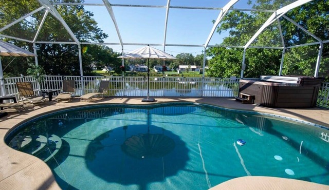 Heated Pool & Spa Retreat-Minutes to Gulf Beaches