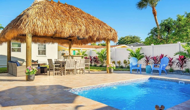 Heated Pool, Tiki Hut, Huge Yard, Bar, Walk 2 Ave